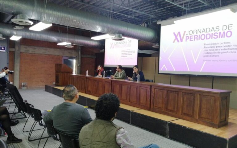 Profesores de UDGVirtual presentan “Recetario para contar historias” en Jornadas de Periodismo del CUCiénega