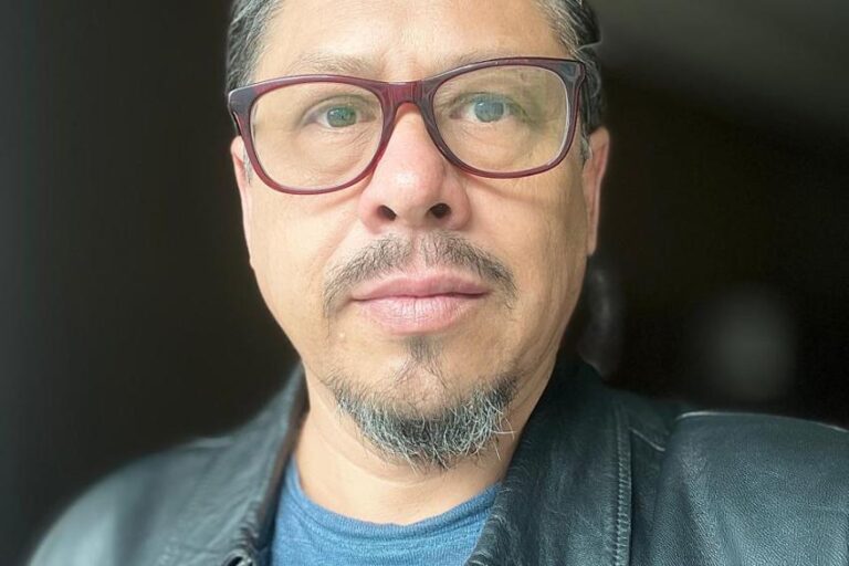 Joel Cortés, egresado de CUGDL, obtiene Premio Nacional de Periodismo de Salud